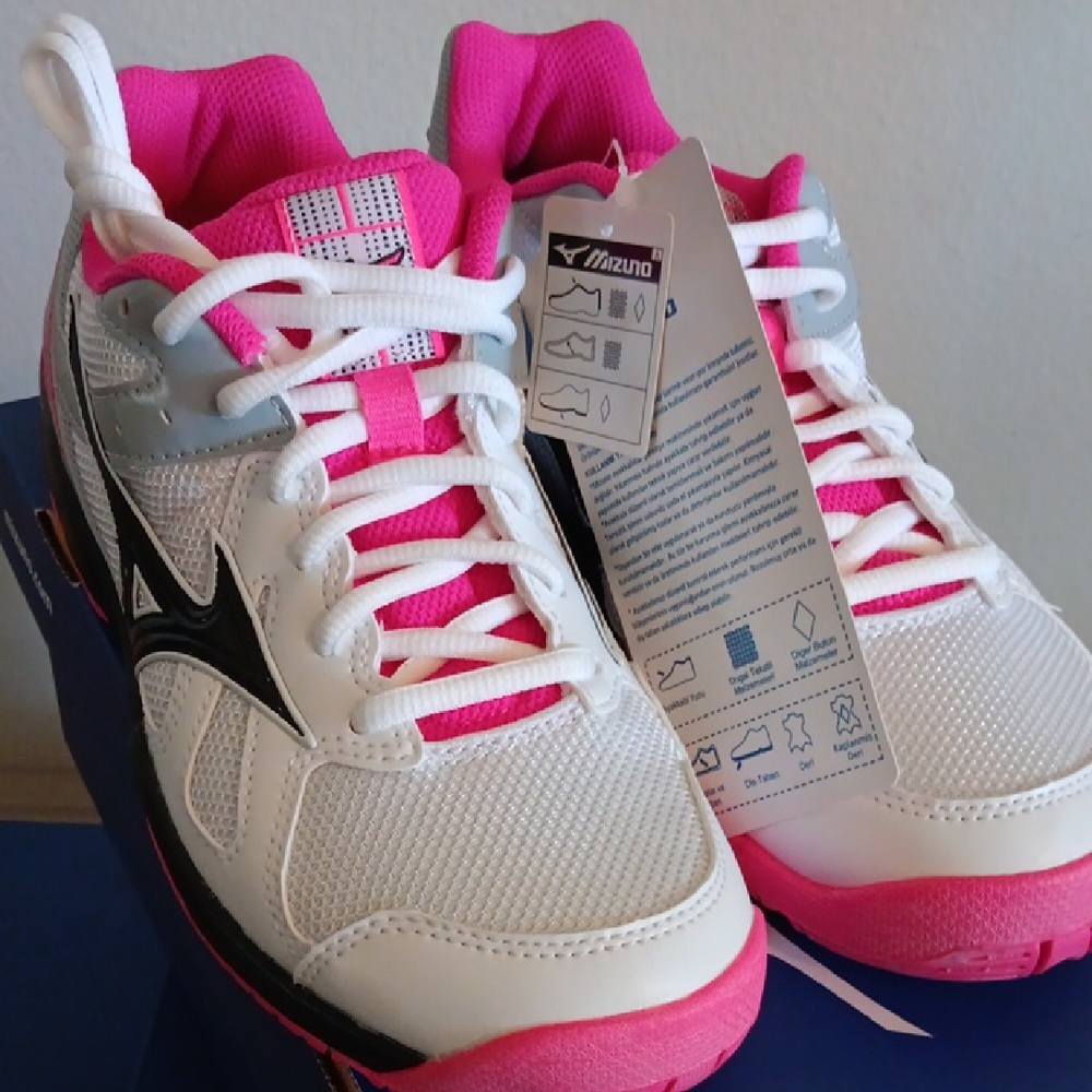 Mizuno White and Pink Athletic Shoes